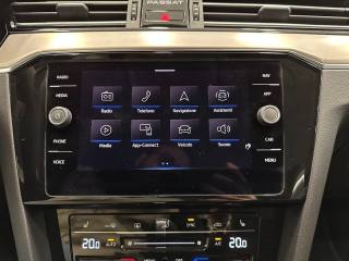 VOLKSWAGEN Passat Variant usata, con Sensori di parcheggio posteriori