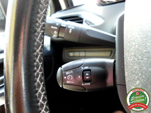 PEUGEOT 2008 usata, con Touch screen