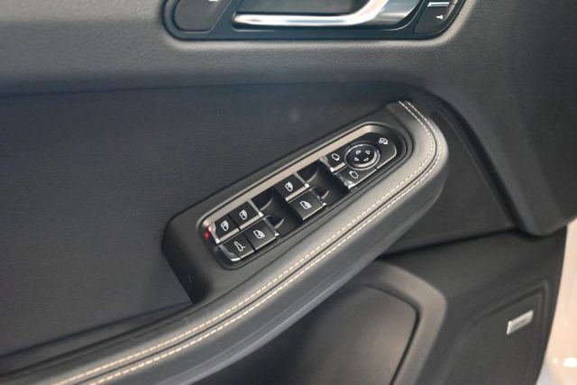 PORSCHE Macan usata 43