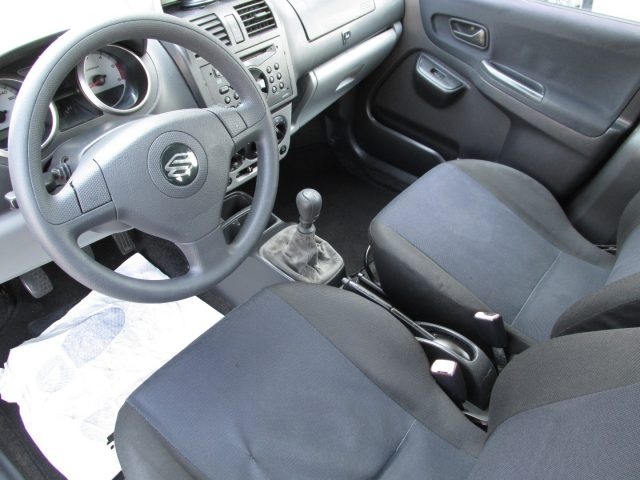 SUZUKI Ignis usata, con Lettore CD