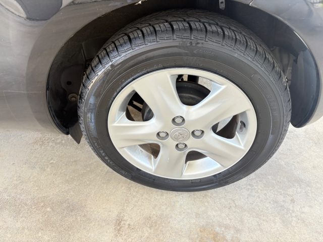 TOYOTA Yaris usata 41