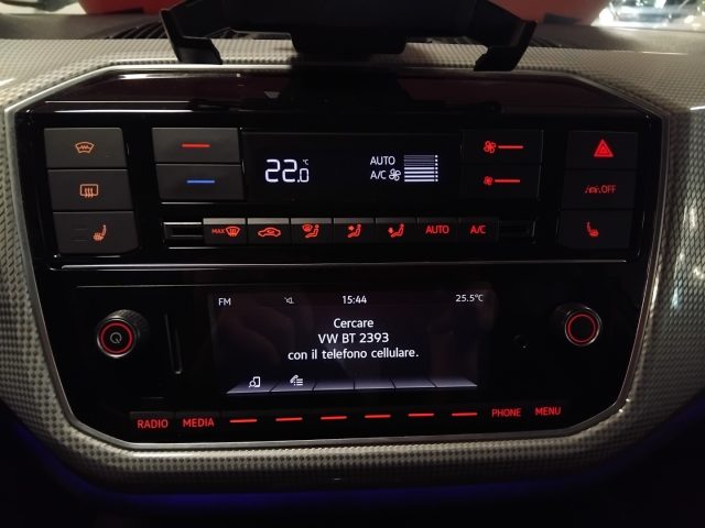 VOLKSWAGEN up! usata, con Autoradio digitale