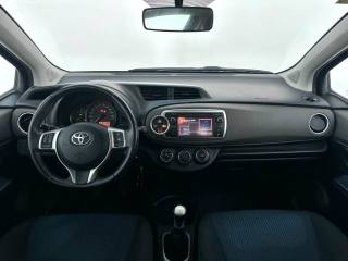 TOYOTA Yaris usata, con Autoradio