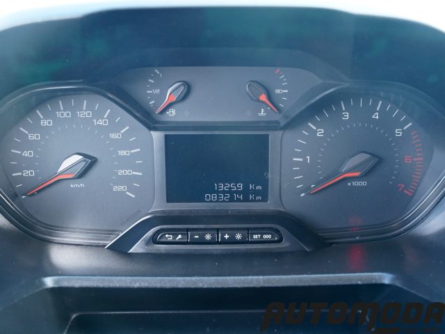 PEUGEOT Partner usata, con Specchietti laterali elettrici