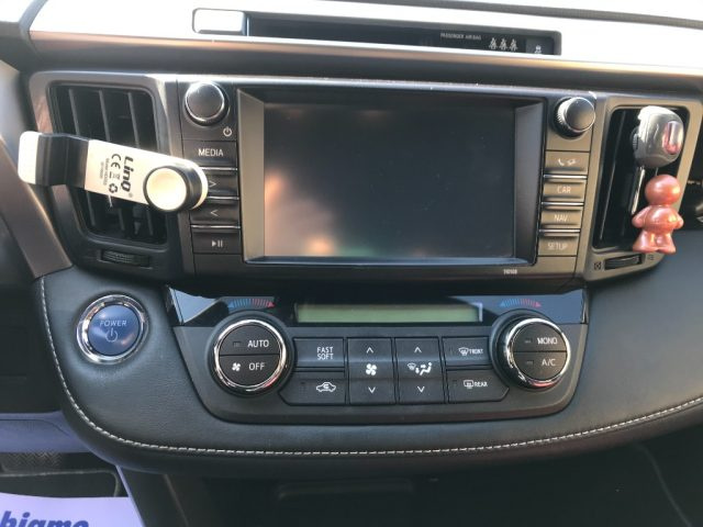 TOYOTA RAV 4 MY23 usata, con Controllo automatico clima