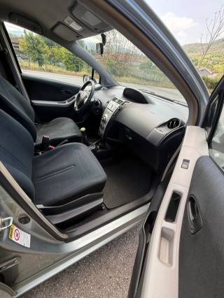 TOYOTA Yaris usata 21