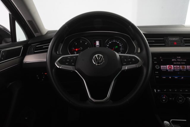 VOLKSWAGEN Passat usata 11
