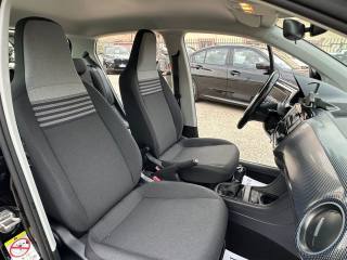 VOLKSWAGEN up! usata, con Autoradio