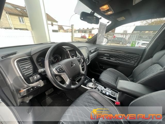 MITSUBISHI Outlander usata, con Autoradio
