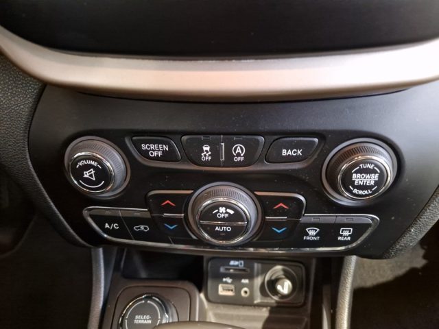 JEEP Cherokee usata, con Touch screen