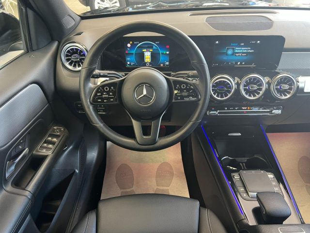 MERCEDES-BENZ GLB 200 usata, con Controllo automatico clima