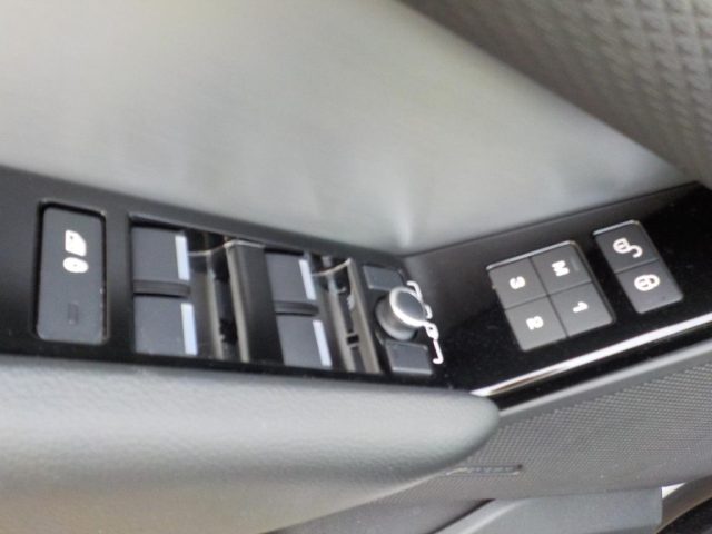 LAND ROVER Range Rover Velar usata, con Frenata d