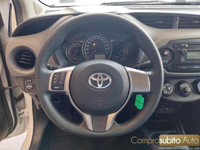 TOYOTA Yaris usata 26