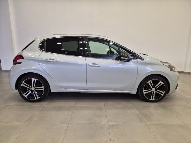 PEUGEOT 208 usata, con Autoradio