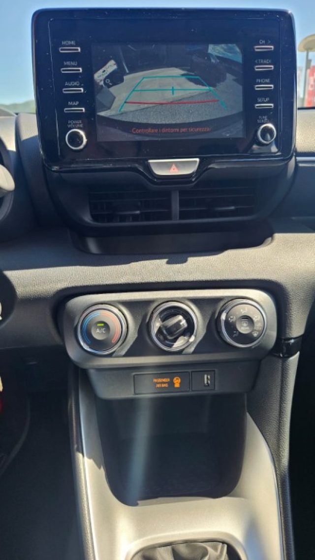 TOYOTA Yaris usata, con Specchietti laterali elettrici