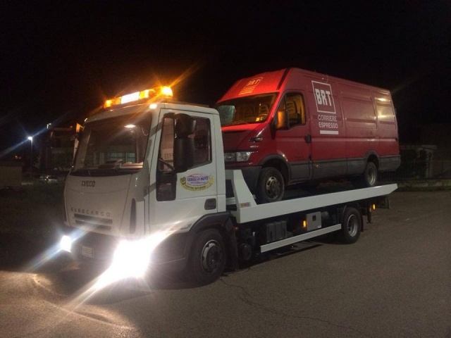 IVECO LKW/TRUCKS usata, con Alzacristalli elettrici