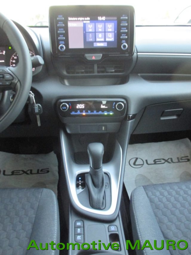 TOYOTA Yaris usata, con Sedile posteriore sdoppiato