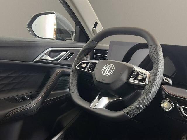 MG HS usata, con USB