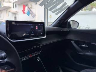 PEUGEOT 2008 usata, con Volante multifunzione