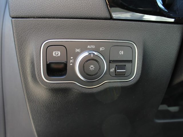 MERCEDES-BENZ B 180 usata, con Portellone posteriore elettrico