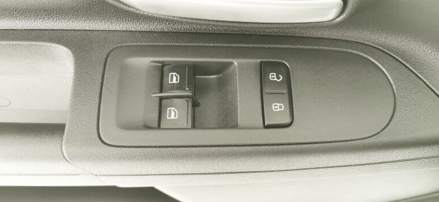 VOLKSWAGEN up! usata 50