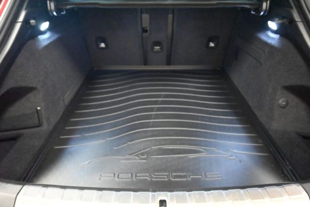 PORSCHE Taycan usata 28