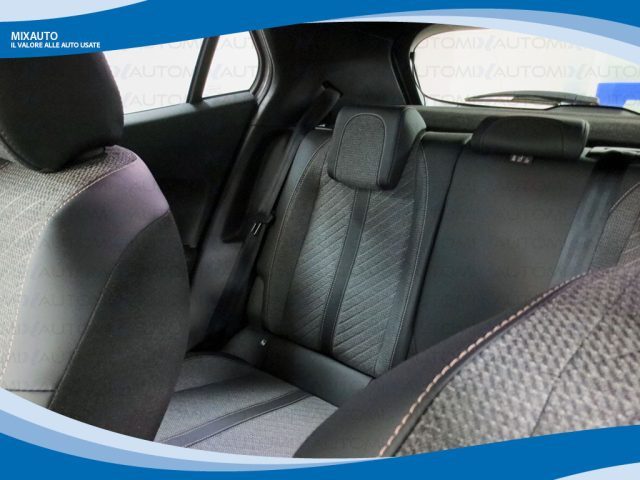 PEUGEOT 2008 usata, con Controllo automatico clima