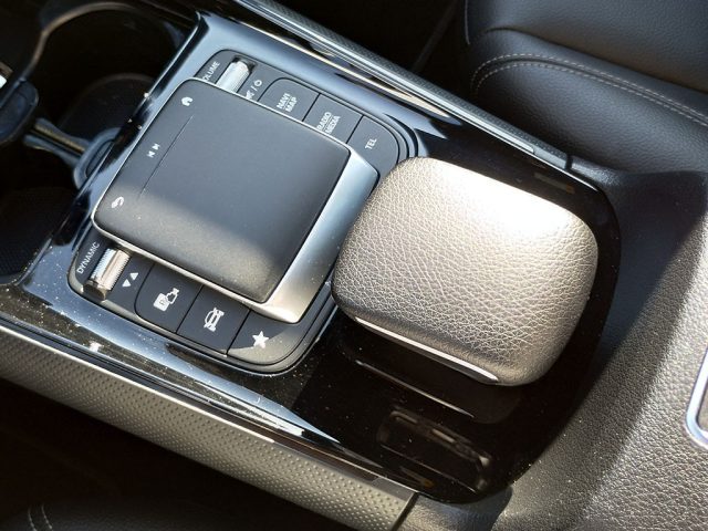 MERCEDES-BENZ GLA 250 usata, con Sedile posteriore sdoppiato