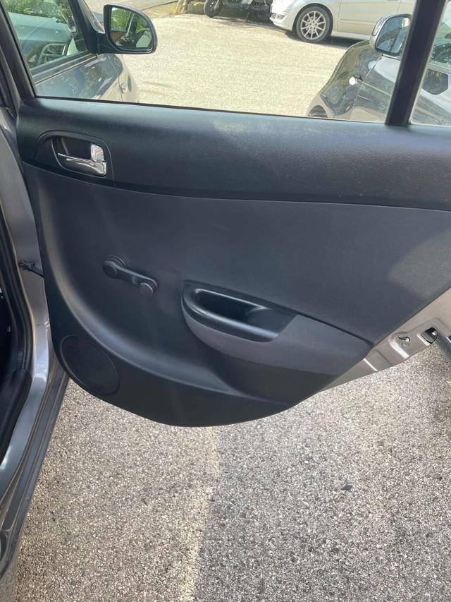 HYUNDAI i20 usata, con Sedile posteriore sdoppiato