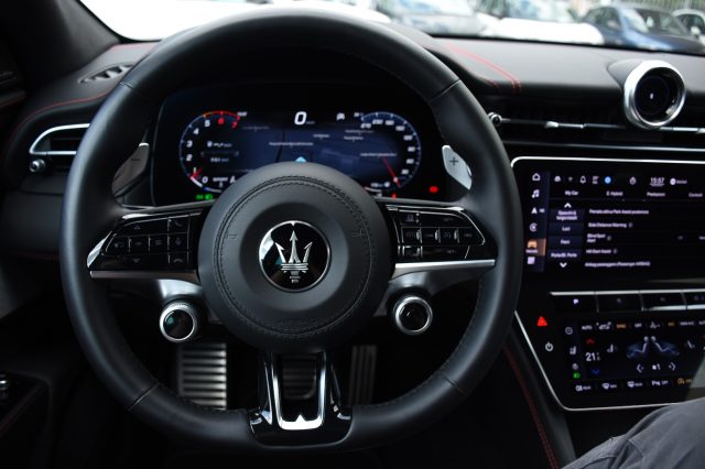 MASERATI Grecale usata, con Frenata d