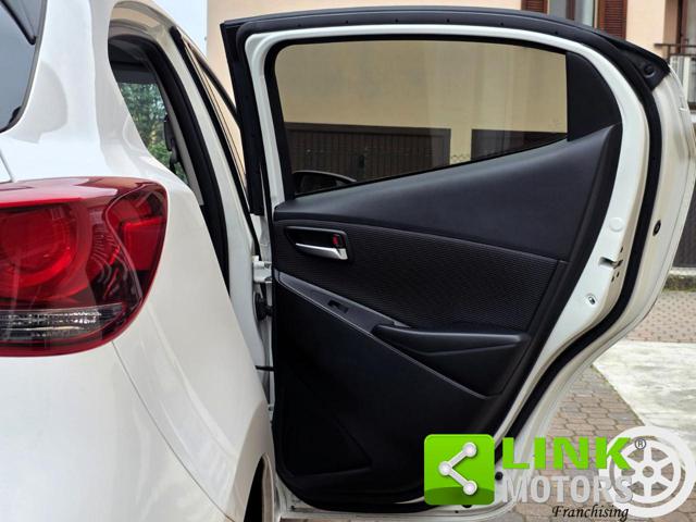 MAZDA 2 usata, con Sensori di parcheggio posteriori