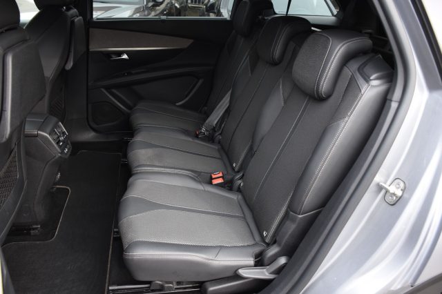 PEUGEOT 5008 usata, con Boardcomputer