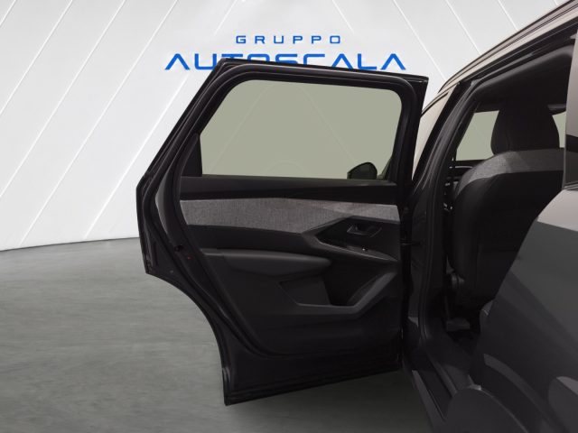 PEUGEOT 5008 usata, con Touch screen