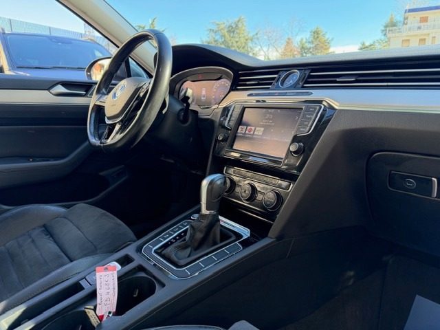 VOLKSWAGEN Passat usata, con ESP