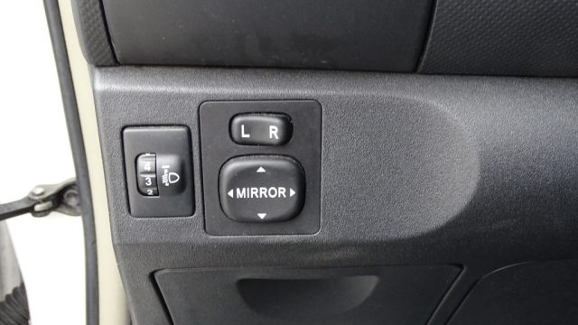 TOYOTA Yaris usata 82