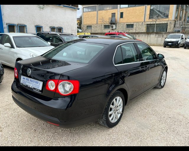 VOLKSWAGEN Jetta usata 23