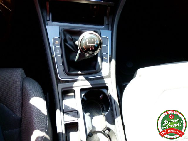VOLKSWAGEN Golf usata, con USB
