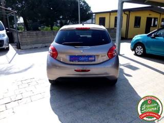 PEUGEOT 208 usata, con Autoradio