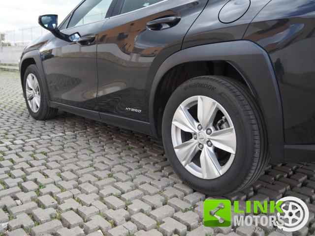 LEXUS UX 250h usata, con Vivavoce
