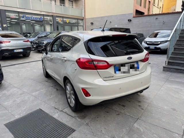 FORD Fiesta usata, con Autoradio