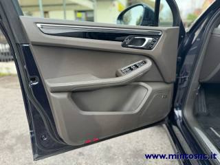 PORSCHE Macan usata, con Park Distance Control