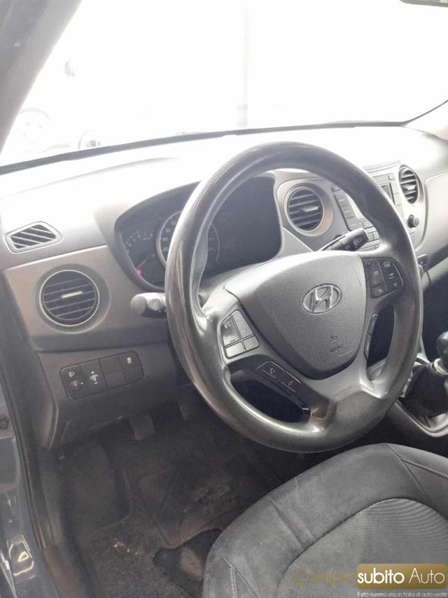 HYUNDAI i10 usata, con Specchietti laterali elettrici