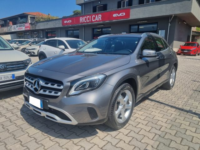 MERCEDES-BENZ GLA 200 usata, con Airbag