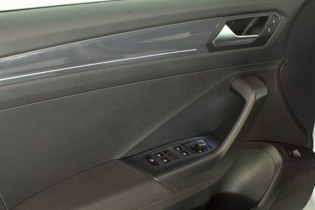 VOLKSWAGEN T-Roc usata 11