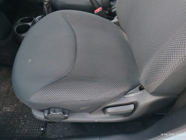 TOYOTA Yaris usata, con Specchietto retrovisore con funzione antiabbagliamento