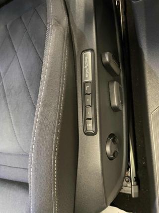 VOLKSWAGEN Golf usata, con Leve al volante