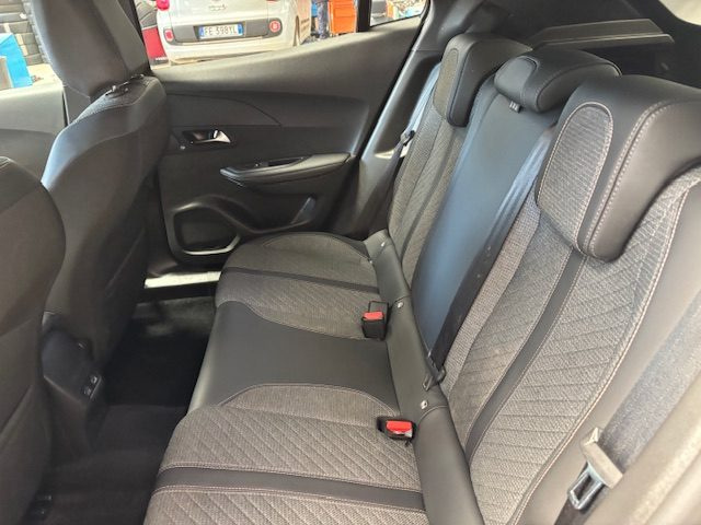 PEUGEOT 2008 usata, con Specchietti laterali elettrici