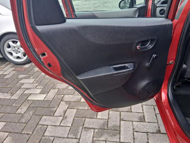 TOYOTA Yaris usata, con Sedile posteriore sdoppiato