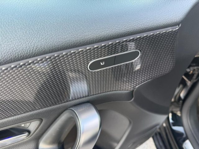 MERCEDES-BENZ A 180 usata, con Autoradio digitale