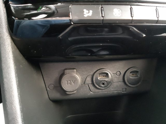 PEUGEOT 2008 usata, con Controllo automatico clima